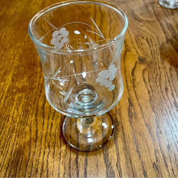 Vintage Etched Grapes Clear Glasses Footed  5 5/8” Tall Elegant Barware Bar Cart - Picture 8 of 11